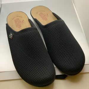 NWOT Fly Flot Italian-Made Black Mules